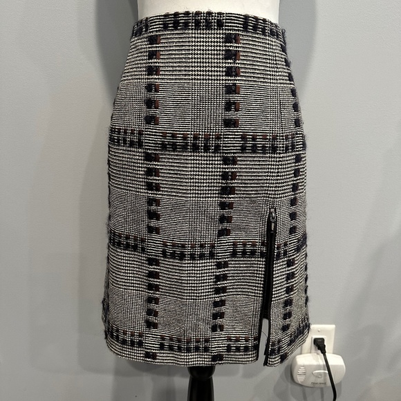 Worth Dresses & Skirts - Worth Black/White wool tweed skirt w/navy/brown; zipper front kick; like new!
